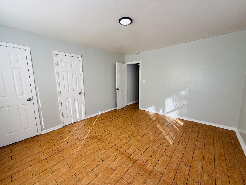 Building Photo - 761 22nd Ave S