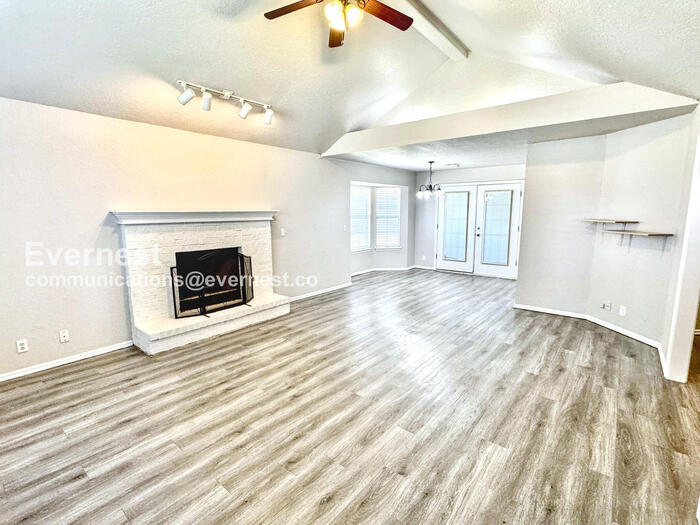 Building Photo - 1201 W 112th St