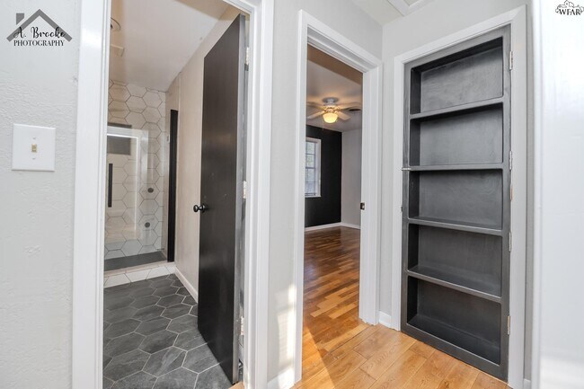 Building Photo - 2920 Featherston Ave