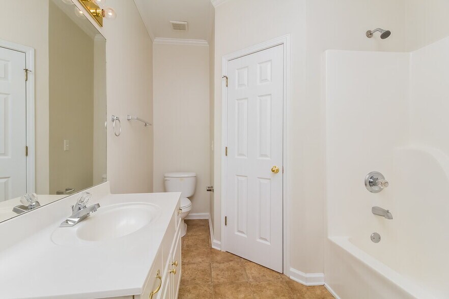 Building Photo - 3019 Overhill Ct