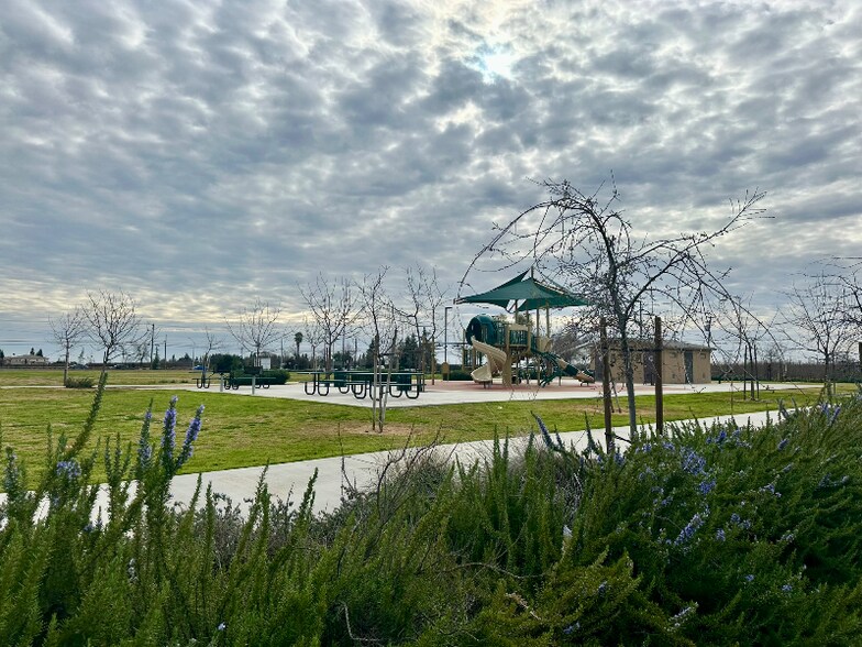 Building Photo - 471 Rosewood Ave