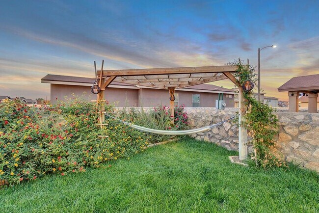 Building Photo - 3925 Hueco Valley Dr