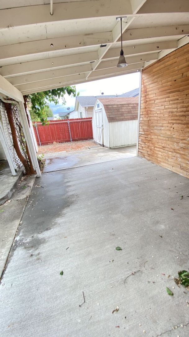 Building Photo - Spacious Home In A Quiet Subdivision