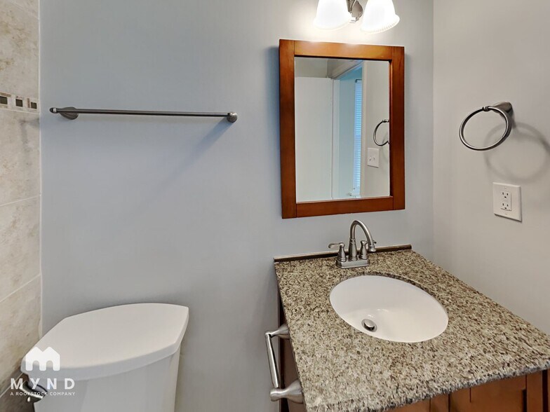 Building Photo - 2241 Thornfield Rd