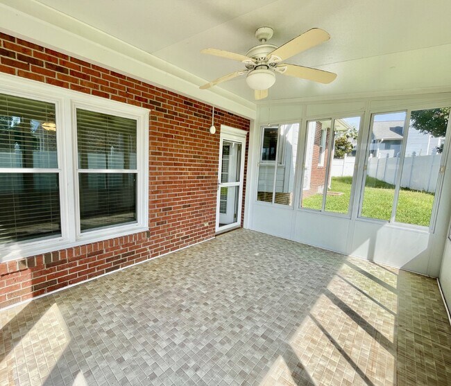 Building Photo - 4 bedroom, 3 bathroom Nest in Spring Lake