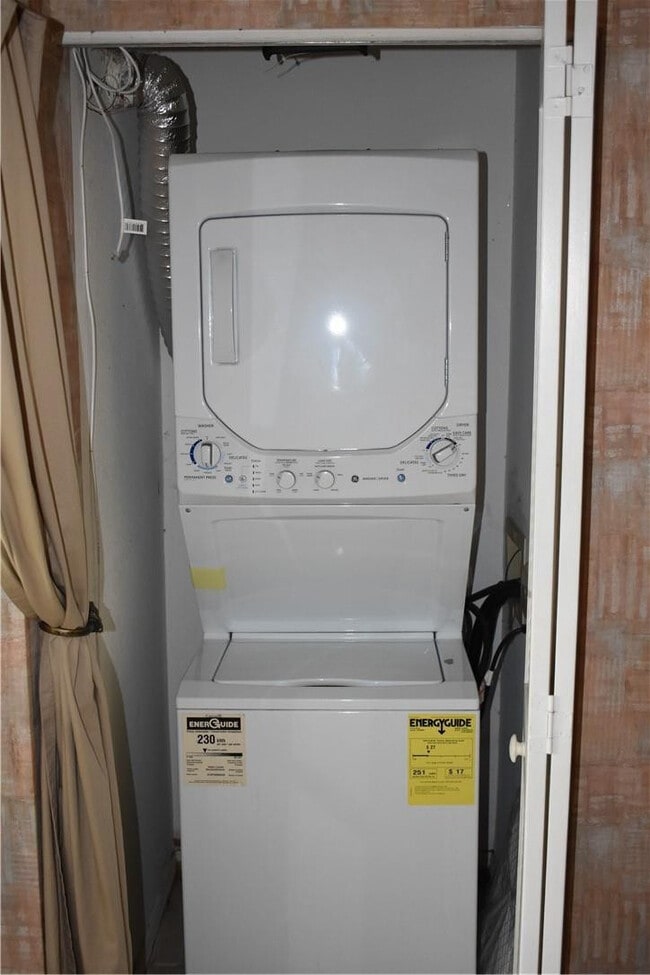 Building Photo - 7890 Dixie Beach Cir