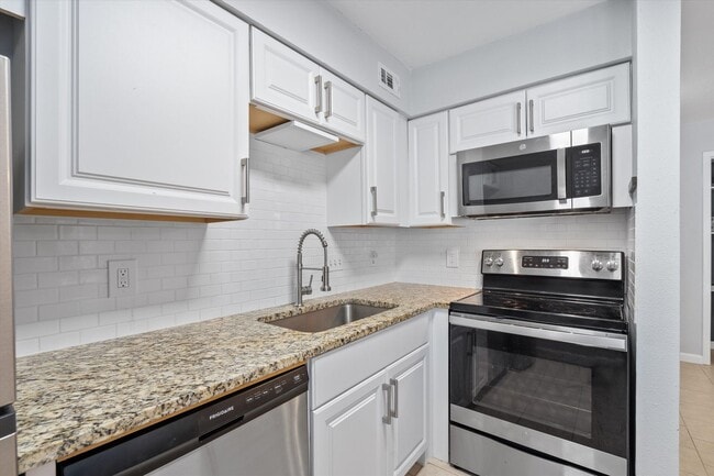 Building Photo - 1840 Burton Dr