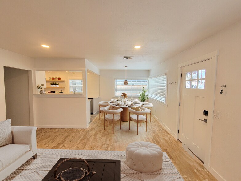 Building Photo - 823 Orondo Ave