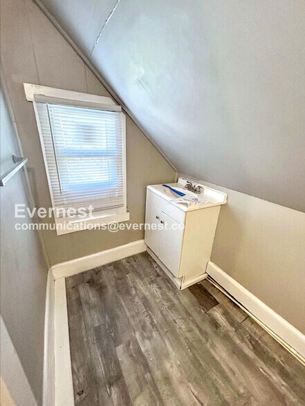 Building Photo - 3378 E 135th St