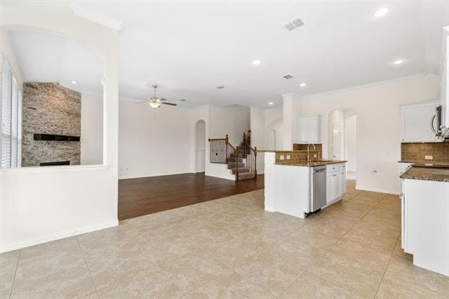 Building Photo - 1705 Medina Ln