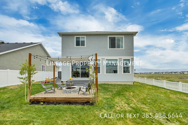 Building Photo - 3056 S Shoreline Dr