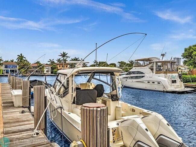 Building Photo - 3100 NE 49th St