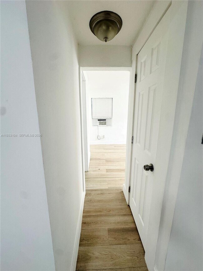 Building Photo - 553 NE 65th St