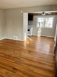 Building Photo - 4414 Huron Cir