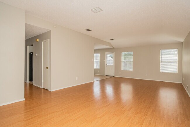 Building Photo - 537 Bailey St