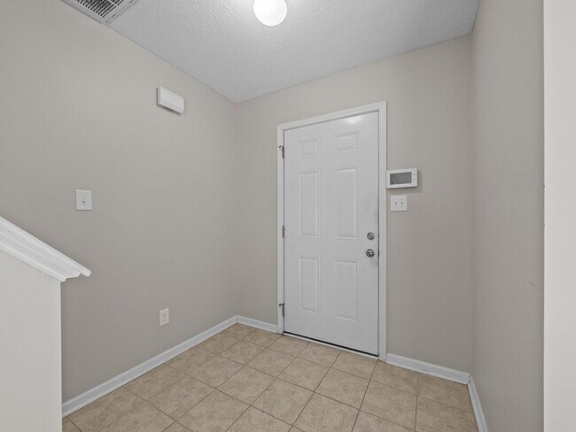 Building Photo - Welcome to the Burroughs!