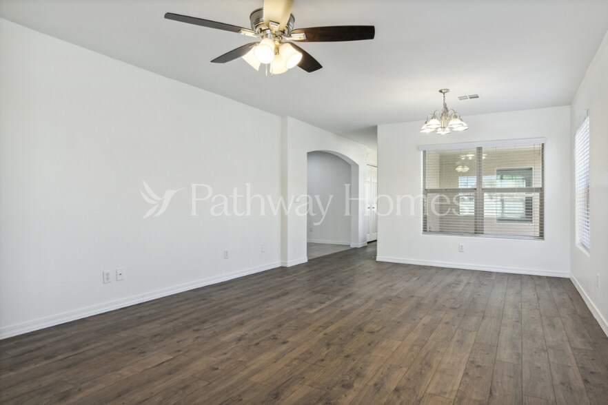 Building Photo - 207 W Latona Rd