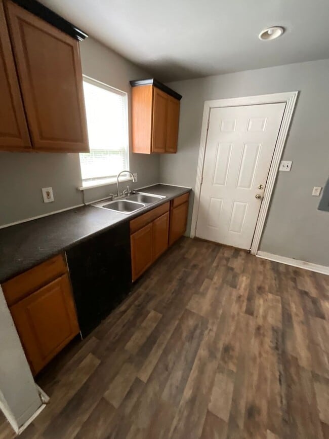 Building Photo - 1422 Grigsby St