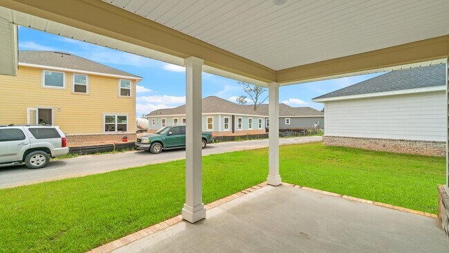 Building Photo - 215 Speckled Trout Ln N
