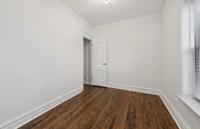 Building Photo - 2207 W School St