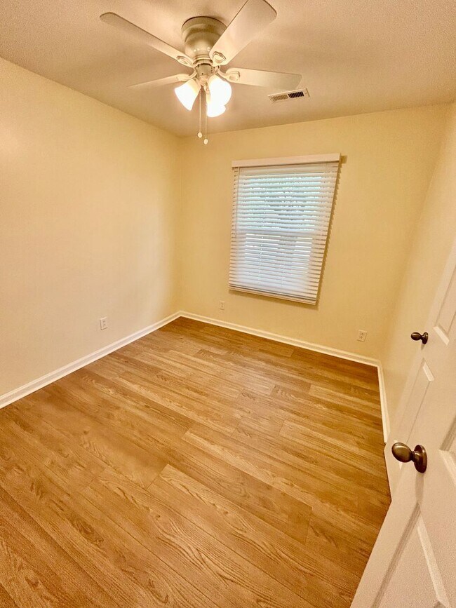 Building Photo - 3725 Boyette Ct E