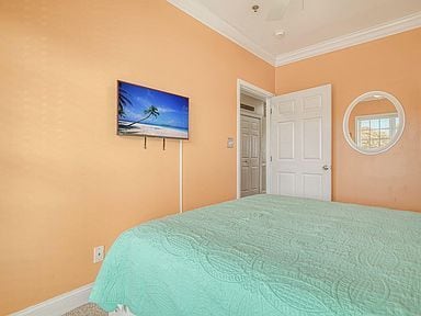 Building Photo - This exquisite condo boasts breathtaking o...