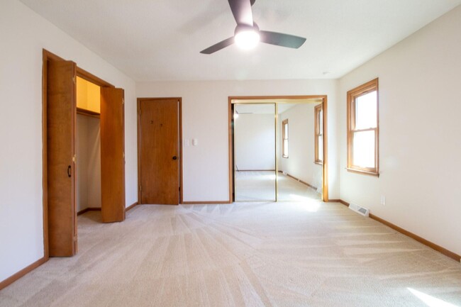 Building Photo - 4 Bed 3 Bath 2 Car Garage