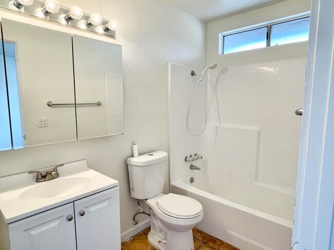 Building Photo - 53910 Avenida Herrera