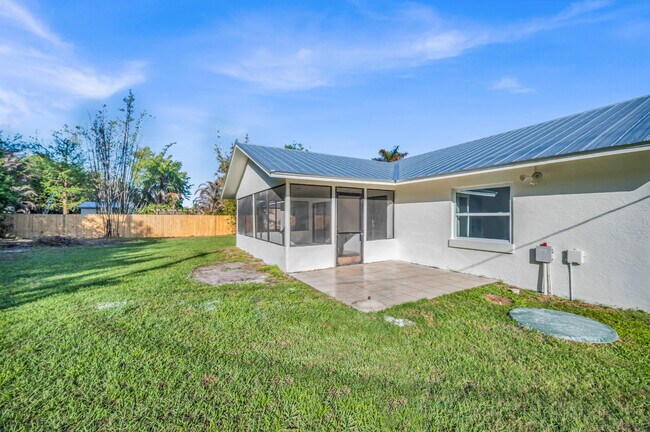 Building Photo - 2514 SE Alfonso Ave
