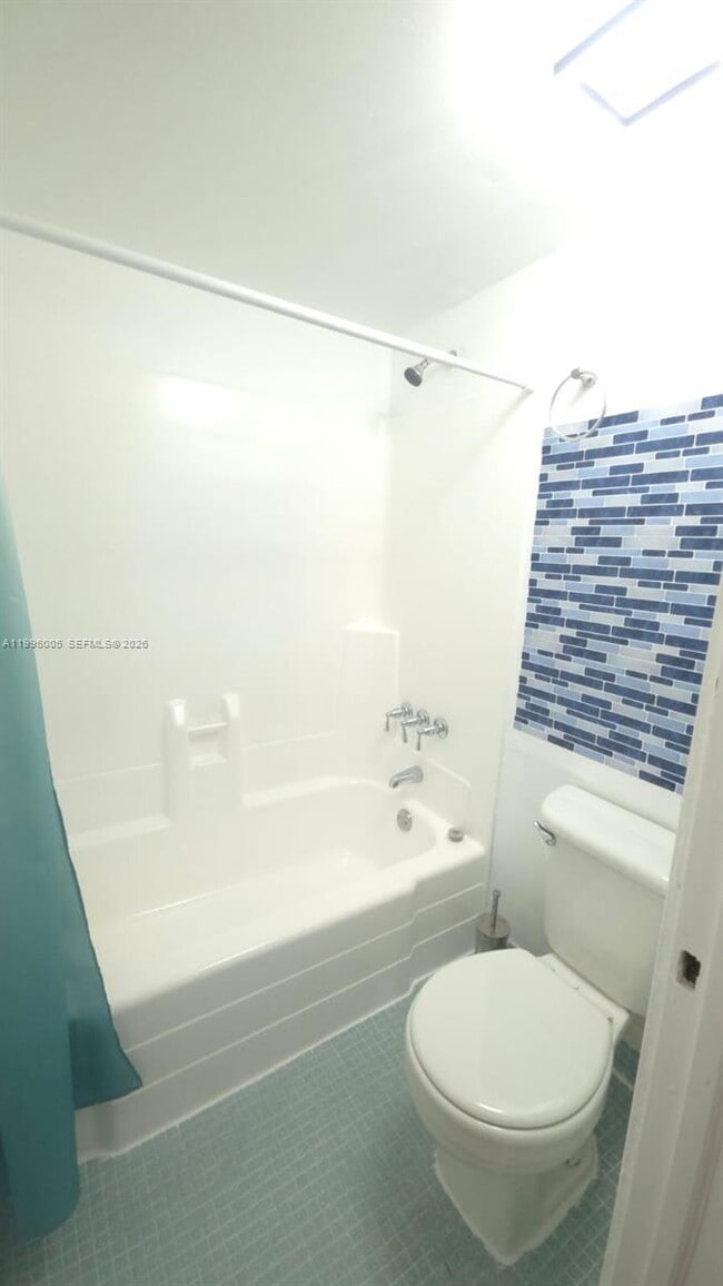 Building Photo - 2350 NE 135th St