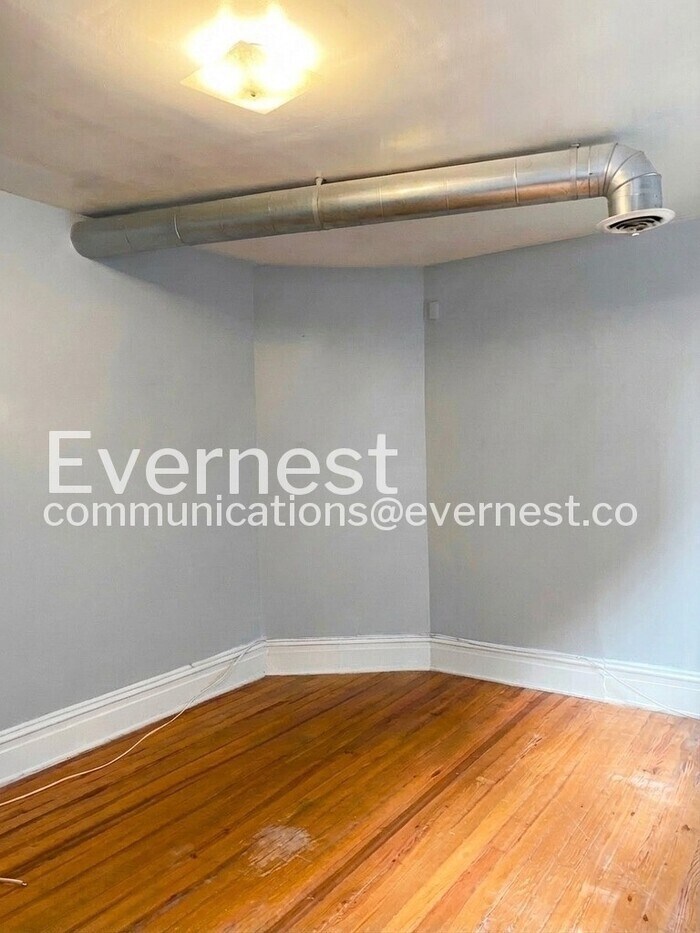 Building Photo - 2207 W Grace St