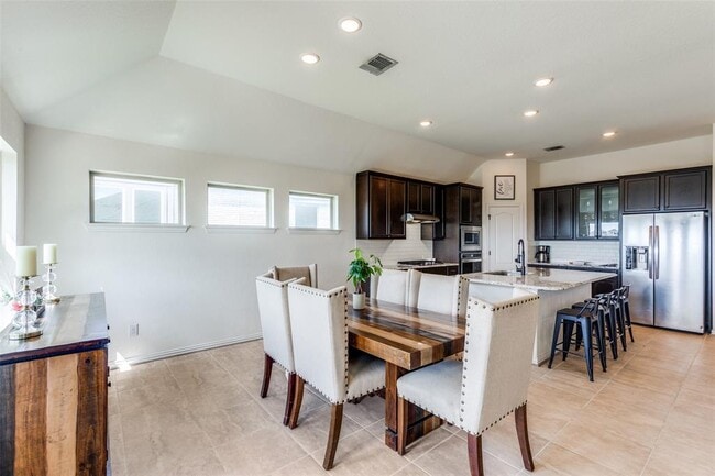 Building Photo - 874 Spinnaker Loop