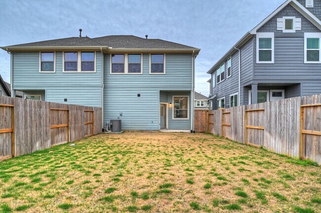 Building Photo - 1535 Crystal Stream Dr