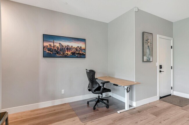 Building Photo - Fully Furnished 3BD/2BA Home with Solar – ...