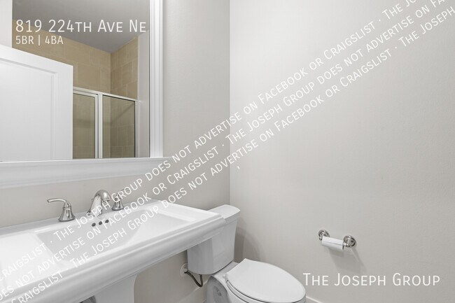 Building Photo - 819 224th Ave NE