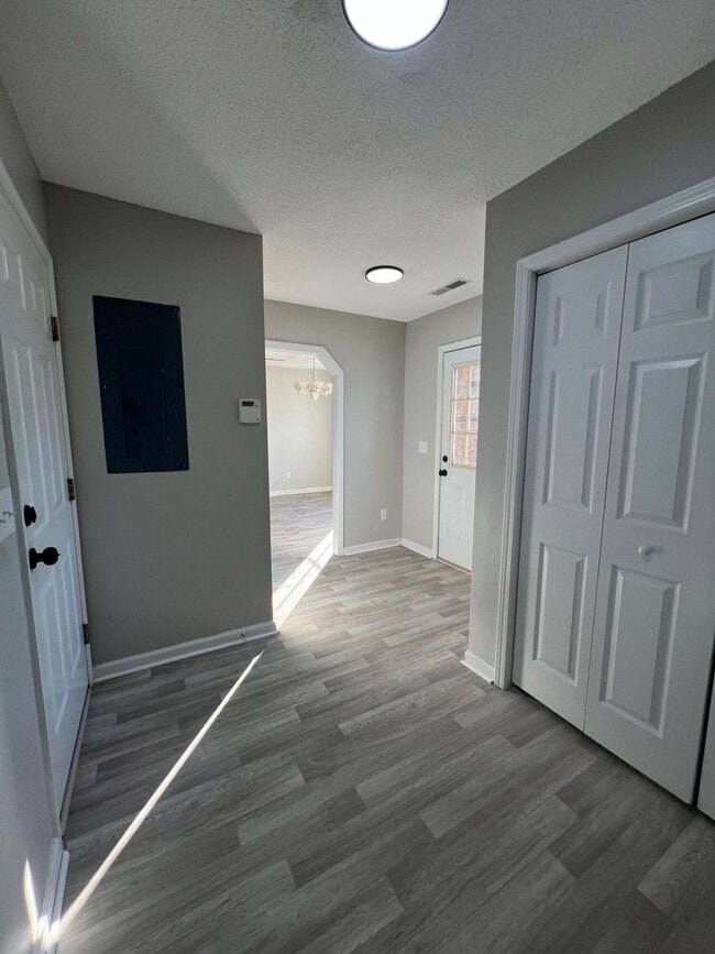 Building Photo - 1240 Inabinet Dr