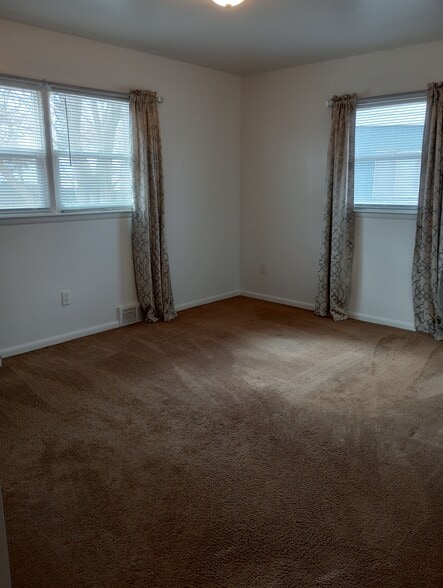 Building Photo - 914 Belton Ave