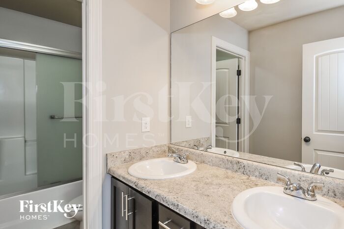 Building Photo - 2616 Holden Spring Dr