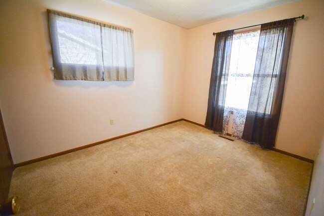 Building Photo - 3bed 2bath Available For Rent in Easy Acce...