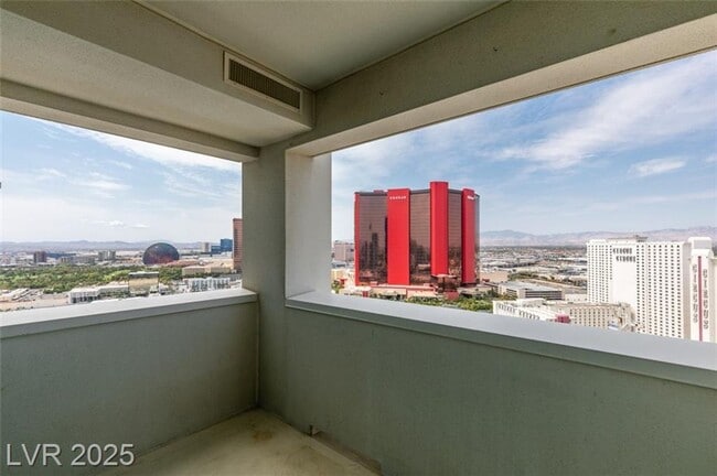 Building Photo - Luxury High-Rise Living at SKY | 29th Floo...