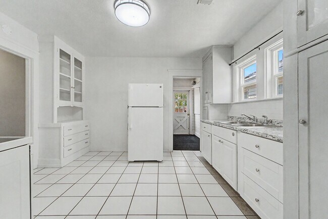 Building Photo - 1122 I St
