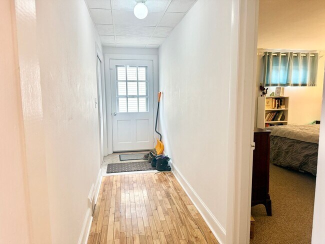 Building Photo - 366 Main St