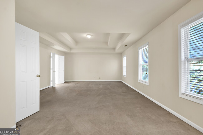Building Photo - 3000 Highgreen Trail