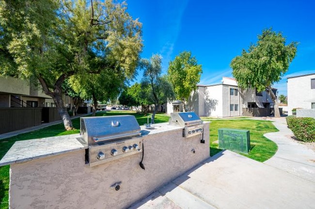 Building Photo - 2938 N 61st Pl