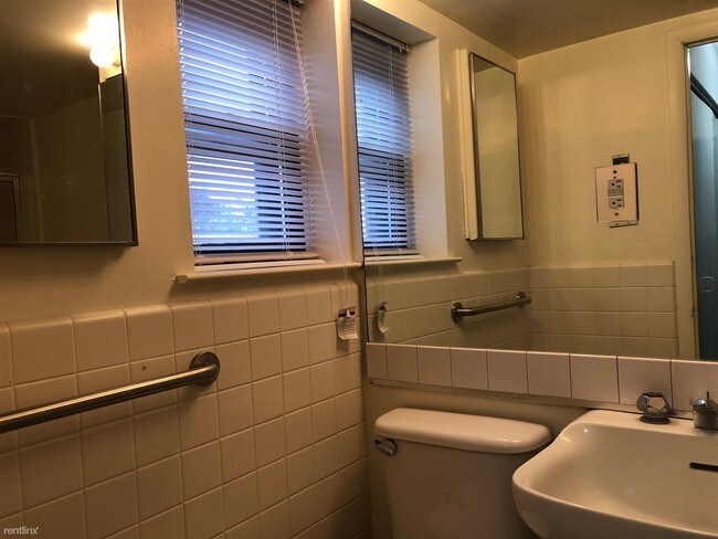 Building Photo - 606 Cooper Landing Rd