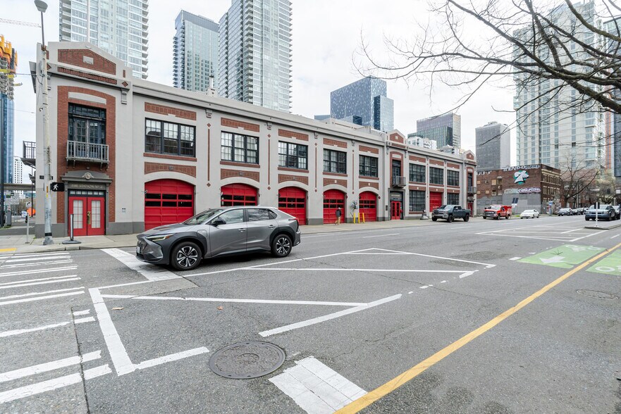 Building Photo - 303 Battery St