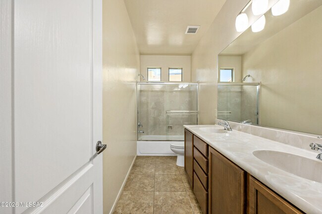 Building Photo - 4261 N Golden Ridge Ln