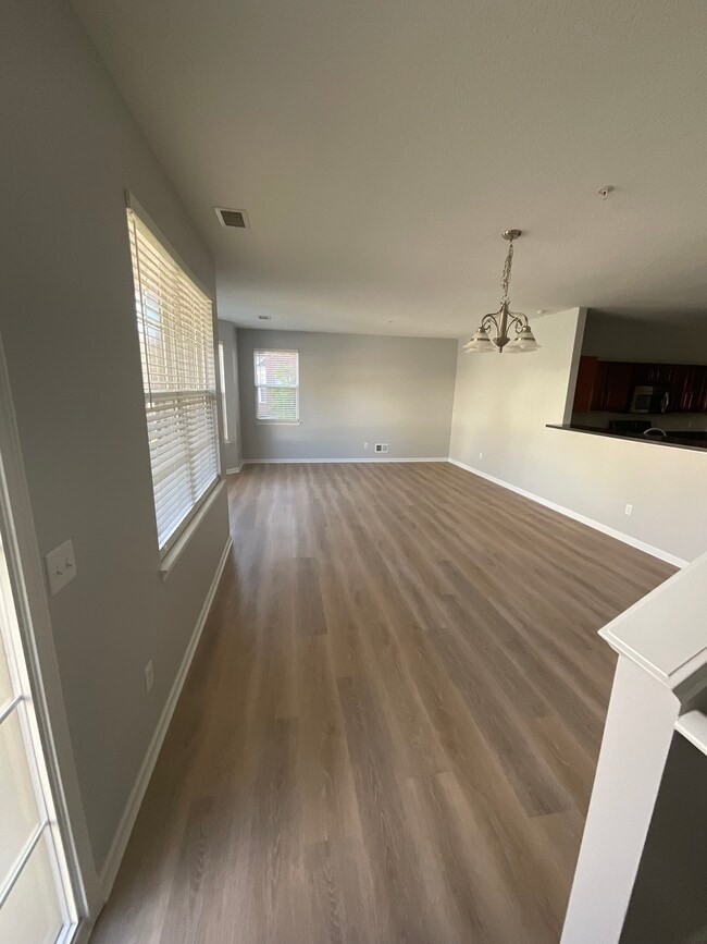 Building Photo - 28862 Cullen Dr