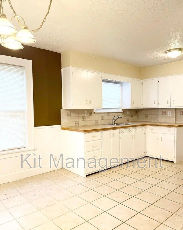 Building Photo - 581 Colima Dr