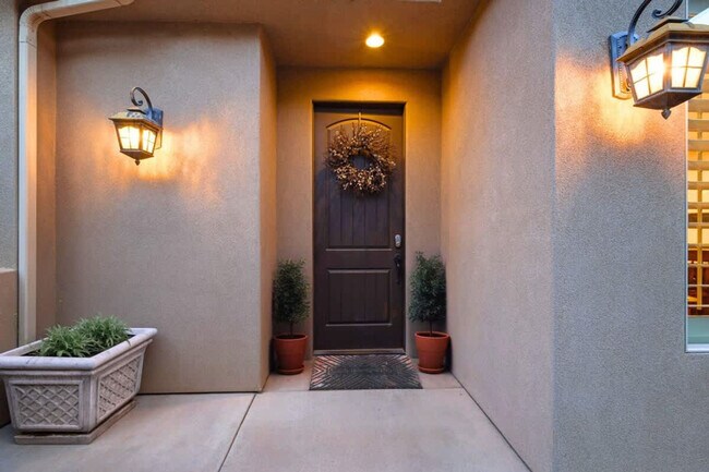 Building Photo - 1922 N Pebble Beach Dr